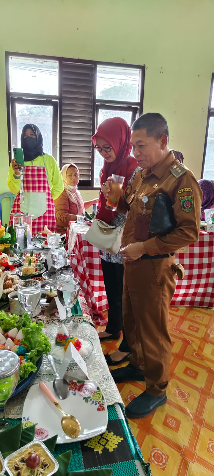 Selasa, 23 Januari 2024, Lurah menghadiri kegiatan Lomba kreasi makanan non beras di Gedung LPM Karang Anyar, dalam rangka HUT Kota dan Pemerintah Kota Samarinda.