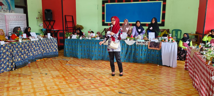 Selasa, 23 Januari 2024, Lurah menghadiri kegiatan Lomba kreasi makanan non beras di Gedung LPM Karang Anyar, dalam rangka HUT Kota dan Pemerintah Kota Samarinda.