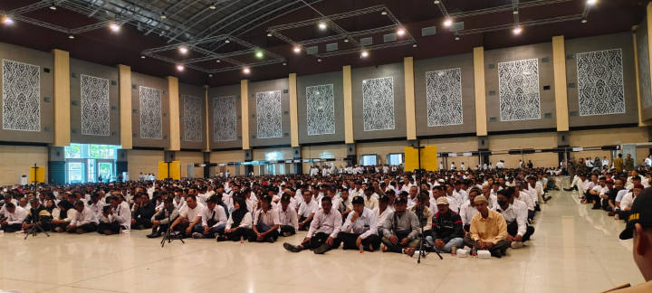 Selasa, 23 Januari 2024, Kasie Pemerintahan beserta Staf menghadiri dan mendampingi kegiatan Pengukuhan para PAM TPS Pemilu 2024 di Plenary Hal Sempaja, Samarinda