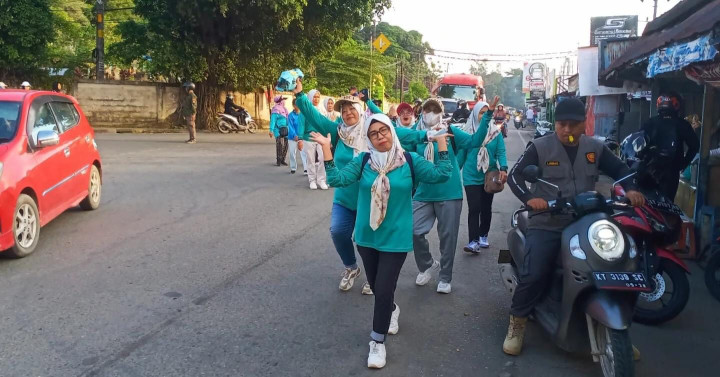 Sabtu, 27 Januari 2024. Pelaksanaan kegiatan jalan santai dalam rangka perayaan hut kota samarinda ke 356 dan pemerintah kota samarinda ke 64 di kelurahan karang anyar