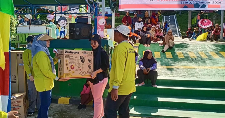 Sabtu, 27 Januari 2024. Pelaksanaan kegiatan jalan santai dalam rangka perayaan hut kota samarinda ke 356 dan pemerintah kota samarinda ke 64 di kelurahan karang anyar