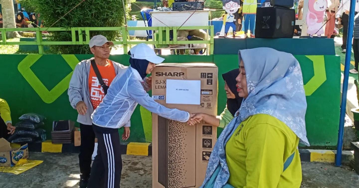 Sabtu, 27 Januari 2024. Pelaksanaan kegiatan jalan santai dalam rangka perayaan hut kota samarinda ke 356 dan pemerintah kota samarinda ke 64 di kelurahan karang anyar