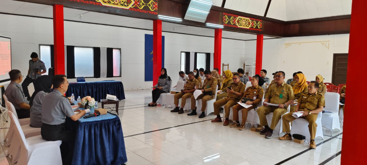 Senin, 29 Januari 2024, Lurah bersama Kasie Pemerintahan menghadiri kegiatan Penyuluhan Hukum Serentak Netralitas ASN dalam mensukseskan Pemilu 2024 oleh Kementrian Hukum dan HAM Wilayah Kaltim