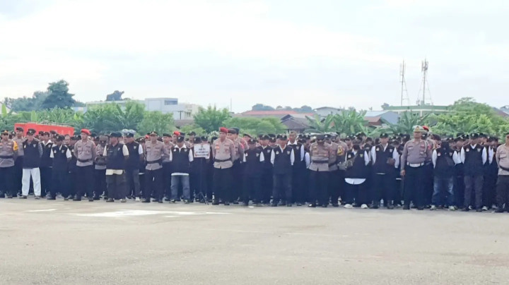 Kamis, 01 februari 2024 Lurah dan Kasie Pemerintahan menghadiri kegiatan  Apel gabungan pam linmas se kota Samarinda yang dipimpin Wali Kota samarinda di lap.ex bandara Temindung