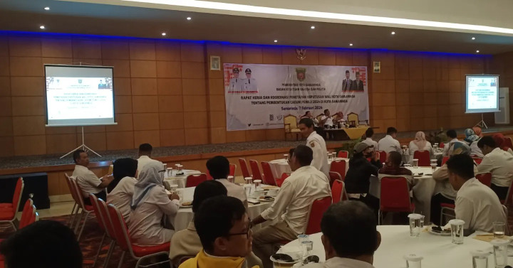 Rabu, 07 Februari 2024 Rapat kerja dan koordinasi tentang pembentukan cadum pemilu tahun 2024 kota samarinda yang diikuti Lurah beserta ajaran cadum kelurahan karang anyar di Hotel Puri Senyiur, Samarinda