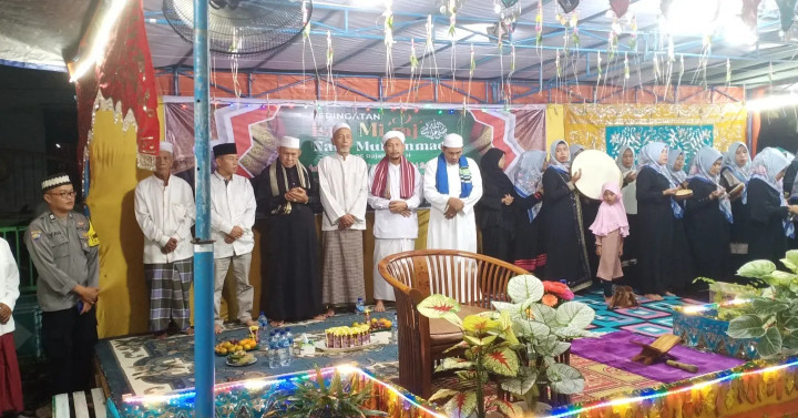Rabu, 07 Februari 2024 Acara peringatan isra dan miraj nabi besar Muhammad SAW di langgar An-nur yang dihadiri Lurah & Bhabinkamtibmas karang anyar serta juga dihadiri oleh Camat sungai kunjang