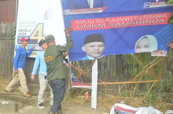 Minggu, 11 Februari 2024, Kegiatan pembersihan ALGAKA (alat peraga kampanye) di wilayah Kel. Karang Anyar bersama tim dari Kec.Sungai Kunjang.