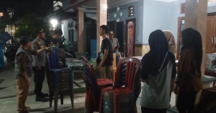 Selasa, 13 Februari 2024, Peninjauan kesiapan Tempat pemungutan suara (TPS) di wilayah kelurahan karang anyar oleh Lurah dan Seklur kel. Karang anyar bersama jajaran polresta samarinda