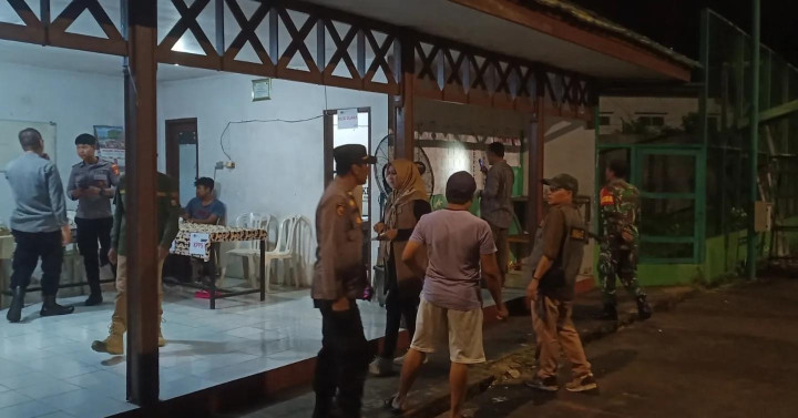 Selasa, 13 Februari 2024, Peninjauan kesiapan Tempat pemungutan suara (TPS) di wilayah kelurahan karang anyar oleh Lurah dan Seklur kel. Karang anyar bersama jajaran polresta samarinda