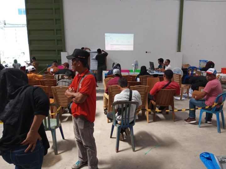 Sabtu-Jumat, 17-23 Februari 2024, Lurah bersama Cadum Kelurahan melakukan peninjauan dan membantu kegiatan rapat Plano bersama PPS dan Sekretariat PPS Karang Anyar di Gudang Kecamatan Sungai Kunjang.