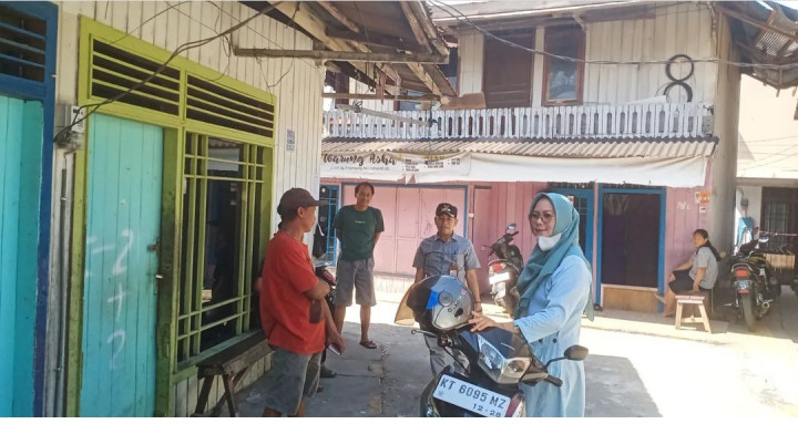 Jumat, 23 Februari 2024, Lurah bersama Kasie Pemerintahan dan Staf melakukan kunjungan ke RT. 05,011,012,013,017,019, 023,027,030,032 di wilayah kelurahan Karang anyar untuk melihat persiapan pemilihan tempat dan kesigapan pemilihan ketua RT terbaru.