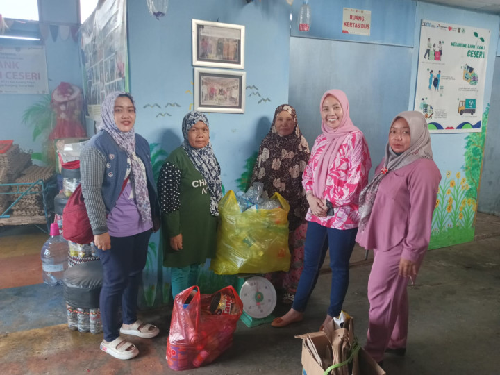 Jumat, 23 Februari 2024, Kasie Ekobang mewakili Lurah melakukan kunjungan ke Bank Ramli Ceseri Karang Anyar bersama staf kelurahan