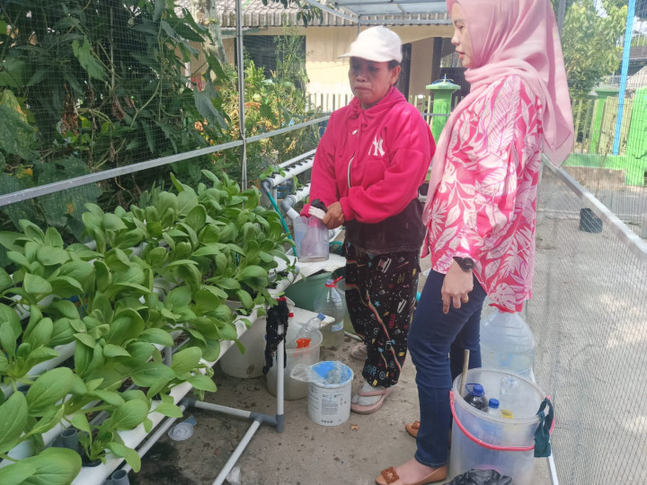 Jumat, 23 Februari 2024, Kasie Ekobang mewakili Lurah melakukan kunjungan ke Bank Ramli Ceseri Karang Anyar bersama staf kelurahan