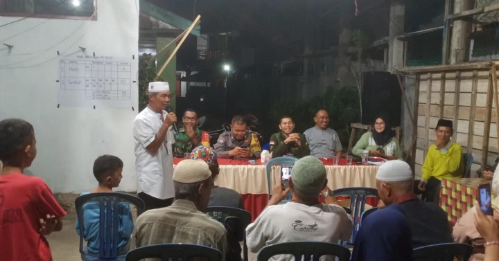 Selasa, 27 Februari 2024, Lurah bersama Seklur, Kasie Pemerintahan, Babinsa, Bhabinkamtibmas, FKPM dan Staf kelurahan menghadiri dan mengawasi jalannya pemilihan Ketua RT. 017 di Jalan Ulin Gang 5 pada jam 20.00 Wita s/d selesai.