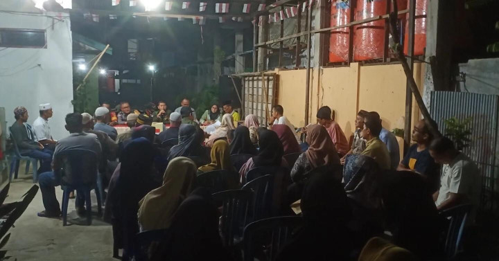 Selasa, 27 Februari 2024, Lurah bersama Seklur, Kasie Pemerintahan, Babinsa, Bhabinkamtibmas, FKPM dan Staf kelurahan menghadiri dan mengawasi jalannya pemilihan Ketua RT. 017 di Jalan Ulin Gang 5 pada jam 20.00 Wita s/d selesai.