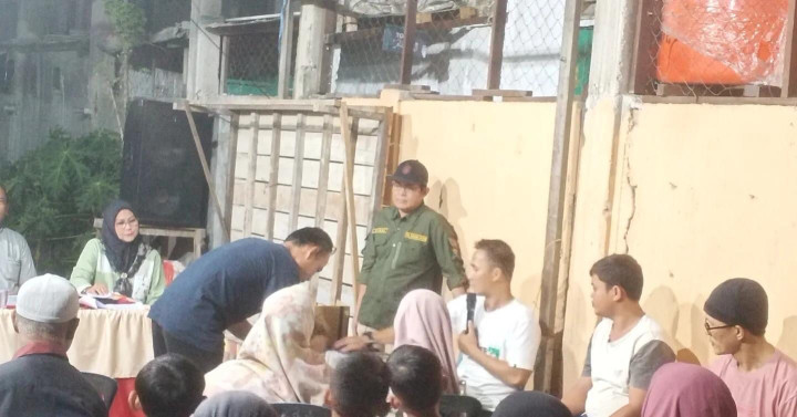 Selasa, 27 Februari 2024, Lurah bersama Seklur, Kasie Pemerintahan, Babinsa, Bhabinkamtibmas, FKPM dan Staf kelurahan menghadiri dan mengawasi jalannya pemilihan Ketua RT. 017 di Jalan Ulin Gang 5 pada jam 20.00 Wita s/d selesai.