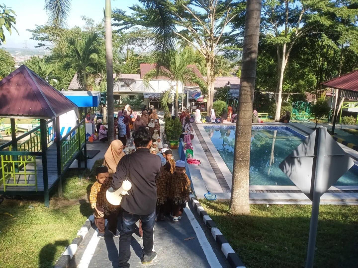 Kamis, 29 Februari 2024, Lurah bersama Tim pengurus Taman menerima kunjungan dari Kelompok ketiga dari TPQ  Asy Sayyidah ke Taman Lalu Lintas Karang Anyar