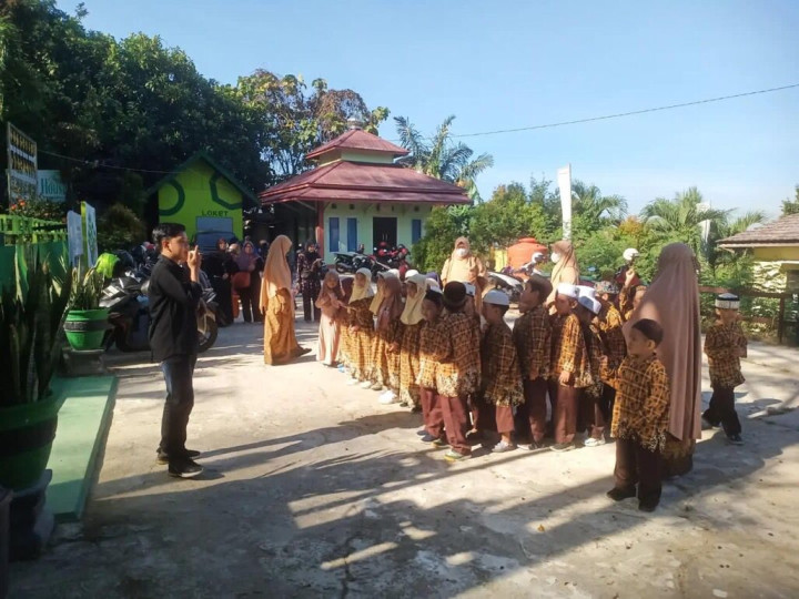 Kamis, 29 Februari 2024, Lurah bersama Tim pengurus Taman menerima kunjungan dari Kelompok ketiga dari TPQ  Asy Sayyidah ke Taman Lalu Lintas Karang Anyar