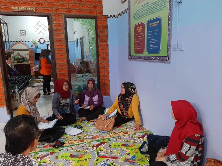 Kamis, 29 Februari 2024, Tim UKS Kecamatan Sungai Kunjang melakukan pembinaan UKS di sekolah-sekolah yang ada di wilayah Karang Anyar. Kasie Kesra Karang Anyar mendampingi dan mengikuti kegiatan sekaligus mewakili Lurah.
