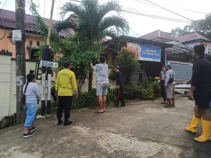 Minggu, 03 Maret 2024, Lurah beserta Seklur dan para Kasie serta semua Staf Kelurahan menghadiri dan mengawasi jalannya kegiatan gotong royong massal di wilayah Kelurahan Karang Anyar. Kegiatan dimulai dari jam 07.00 S/selesai.