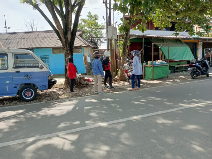 Jumat, 08 Maret 2024, Kasie Ekobang bersama Staf Ekobang pada jam 09.00 melakukan peninjauan terhadap usulan Semenisasi jalan hasil dari Aspirasi Anggota DPR RI, di Jalan Poros Kelapa Gading