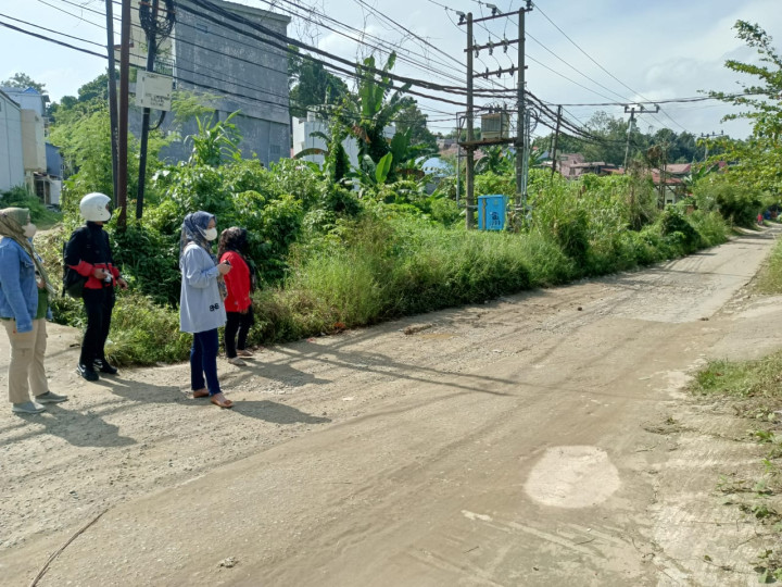 Jumat, 08 Maret 2024, Kasie Ekobang bersama Staf Ekobang pada jam 09.00 melakukan peninjauan terhadap usulan Semenisasi jalan hasil dari Aspirasi Anggota DPR RI, di Jalan Poros Kelapa Gading