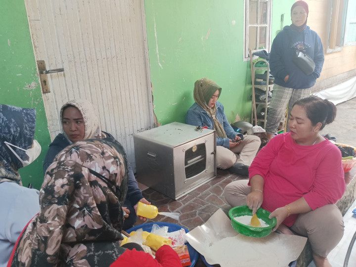 Jumat, 08 Maret 2024, Kasie Ekobang bersama Staf melakukan kunjungan ke UMKM Dasawisma di RT. 022, Jalan Meranti 1