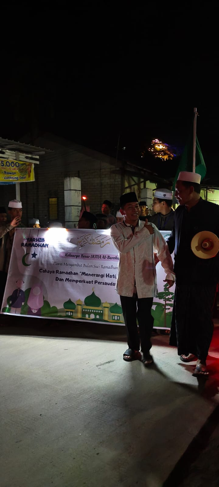 Sabtu 09 Maret 2024, Lurah Menghadiri kegiatan Pawai Obor dalam rangka menyambut bulan suci Ramadhan di Jalan Kelapa Gading RT. 011 & 036 pada jam 20.00 Wita.