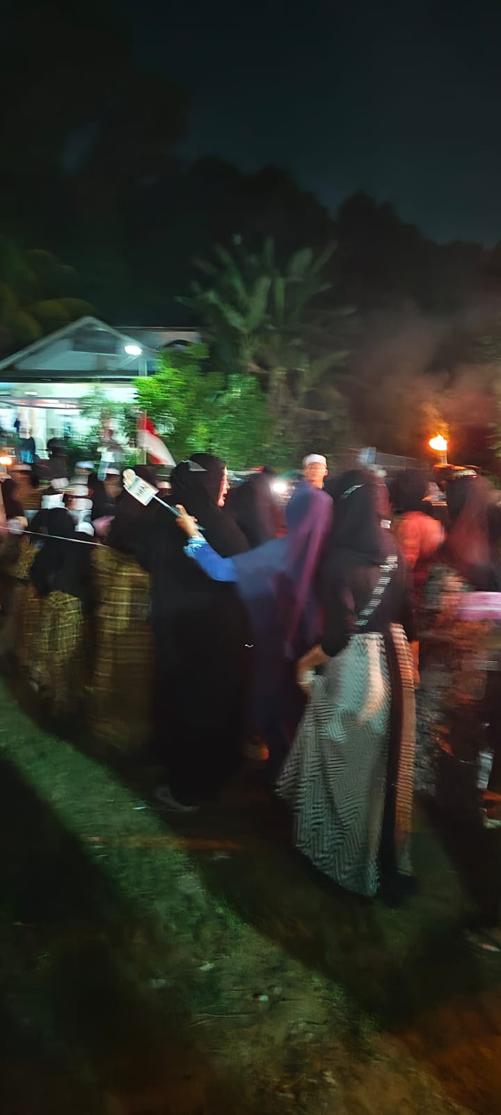 Sabtu 09 Maret 2024, Lurah Menghadiri kegiatan Pawai Obor dalam rangka menyambut bulan suci Ramadhan di Jalan Kelapa Gading RT. 011 & 036 pada jam 20.00 Wita.