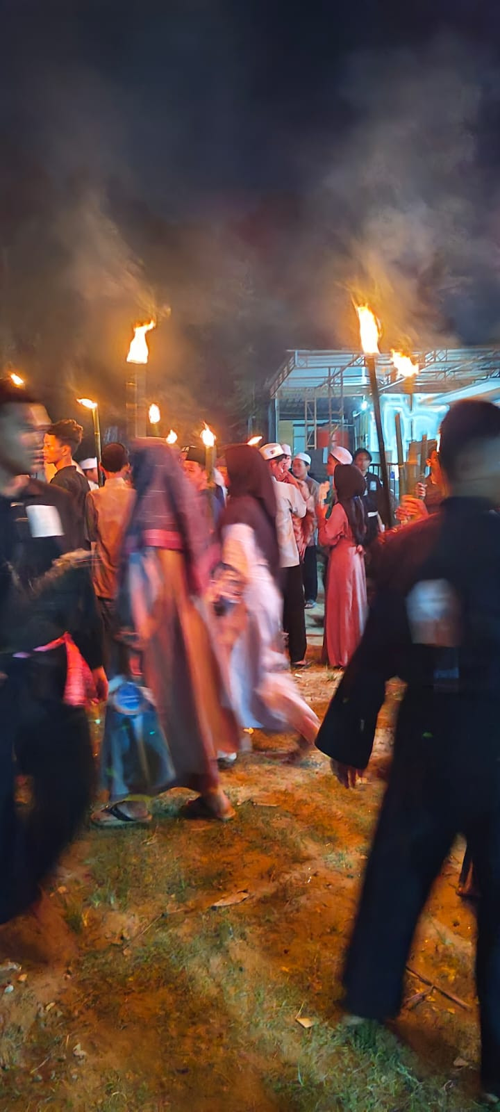 Sabtu 09 Maret 2024, Lurah Menghadiri kegiatan Pawai Obor dalam rangka menyambut bulan suci Ramadhan di Jalan Kelapa Gading RT. 011 & 036 pada jam 20.00 Wita.