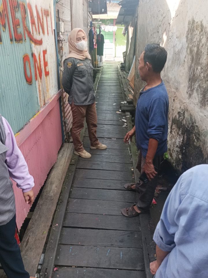 Kamis, 14 Maret 2024, Kasie Ekobang dan staf melakukan peninjauan lokasi semenisasi Probebaya di RT. 023 & 033