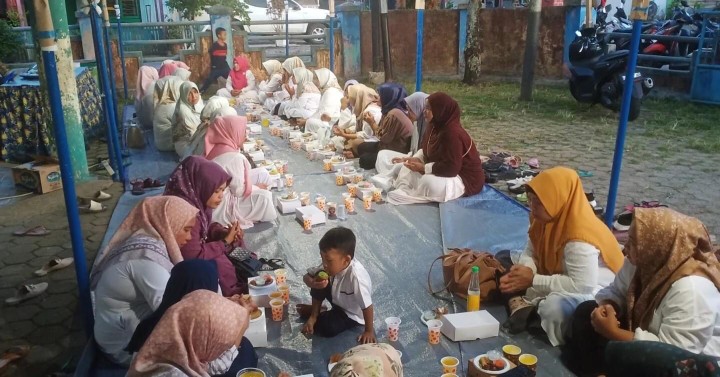 Minggu 24 Maret 2024, Lurah menghadiri kegiatan Buka puasa bersama yang diselenggarakan oleh Majelis Asyifa di Gedung LPM Karang Anyar pada jam 17.30 WITA.
