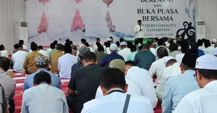 Rabu, 27 Maret 2024, Lurah menghadiri acara buka puasa bersama Pemerintah Kota Samarinda di Halaman parkir Balaikota Samarinda, Jl. Kesuma Bangsa