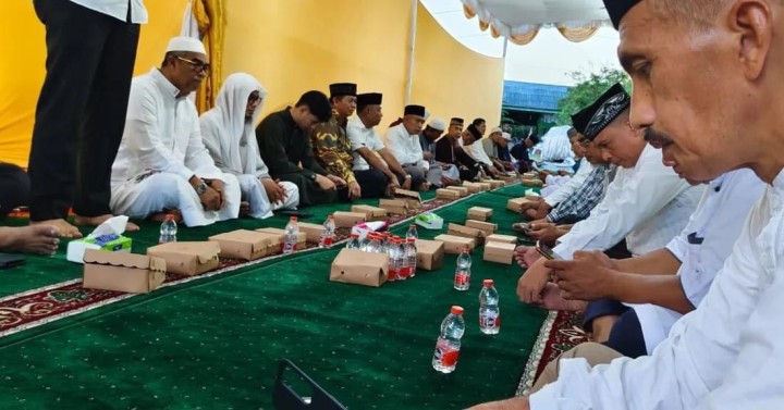 Sabtu, 30 Maret 2024, Lurah menghadiri kegiatan buka puasa bersama di Kediaman H.Nasir di Jalan Kelapa Gading RT.015, Samarinda