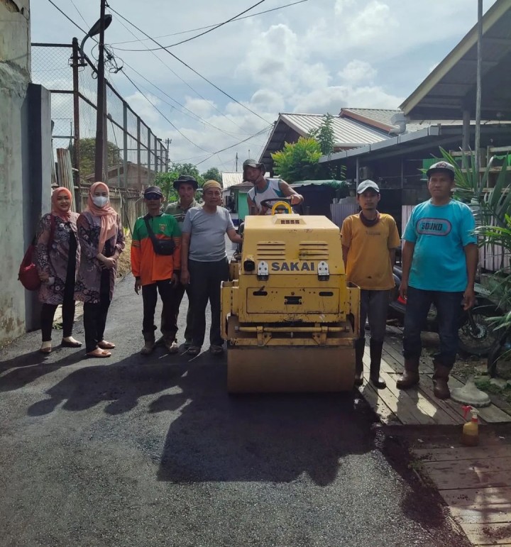 Senin, 22 April 2034, Kasie Ekobang beserta staf melakukan kunjungan kerja ke Wilayah Jalan Meranti RT. 019,021,023. Untuk meninjau kegiatan pengaspalan jalan aspirasi dari anggota DPRD Kota Samarinda, Bpk. H. Subandi.