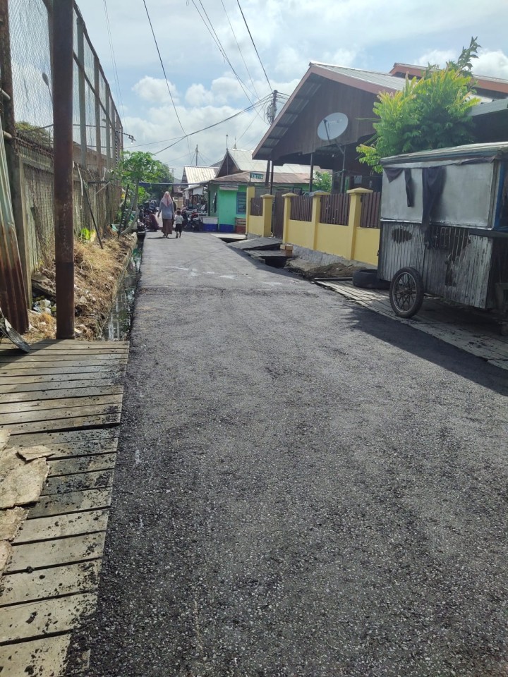 Senin, 22 April 2034, Kasie Ekobang beserta staf melakukan kunjungan kerja ke Wilayah Jalan Meranti RT. 019,021,023. Untuk meninjau kegiatan pengaspalan jalan aspirasi dari anggota DPRD Kota Samarinda, Bpk. H. Subandi.