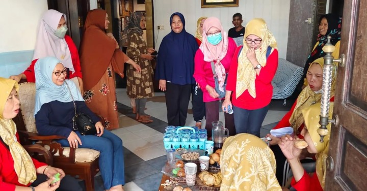 Minggu 12 Mei 2024, Kunjungan /monitoring  oleh Lurah beserta Ketua PKK dan anggota PKK Kel. Karang anyar di RT, 28,29,32,33,35, dalam rangka persiapan kegiatan Aku Hatinya PKK