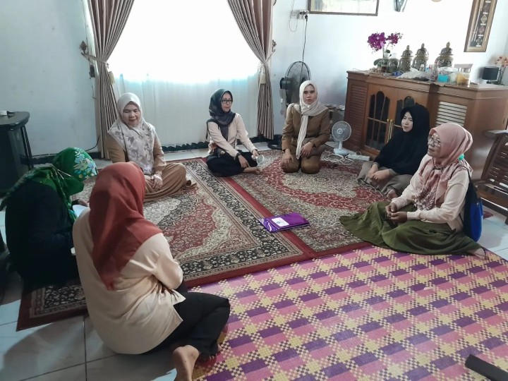 Senin, 13 Mei 2024  Lurah mendampingi tim dari Kecamatan Sungai Kunjang untuk Penilaian Rumah sehat dalam rangka kegiatan AKU HATINYA PKK di wilayah kelurahan karang anyar di RT 28, RT 29, RT 32, RT 33 dan RT 35