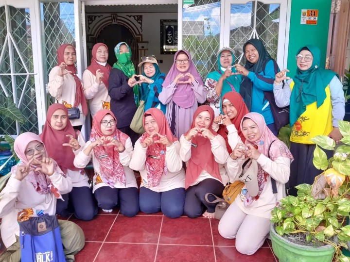 Senin, 13 Mei 2024  Lurah mendampingi tim dari Kecamatan Sungai Kunjang untuk Penilaian Rumah sehat dalam rangka kegiatan AKU HATINYA PKK di wilayah kelurahan karang anyar di RT 28, RT 29, RT 32, RT 33 dan RT 35