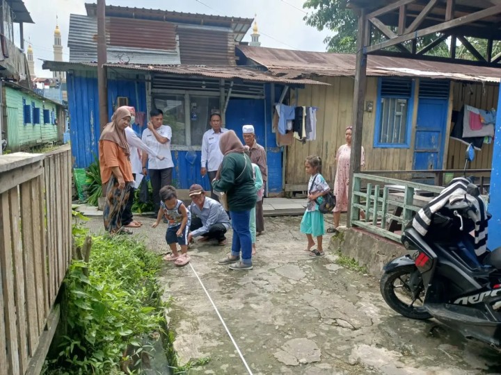 Rabu, 15 Mei 2024, Peninjauan lapangan kegiatan probebaya tahun 2024 pokmas mekah oleh Sekretaris Lurah Karang Anyar bersama Kasi Ekobang  beserta staf