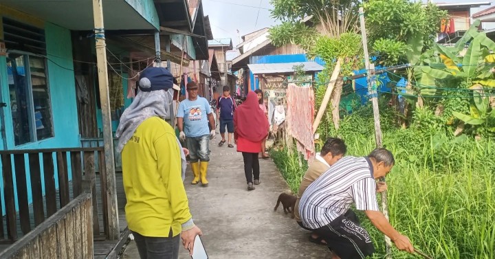 Minggu, 19 Mei 2024  Peninjauan pelaksanaan kegiatan gotong royong yang diadakan di wilayah kelurahan karang anyar di RT 17, 9, 24, 25 & 28 kel. Karang anyar