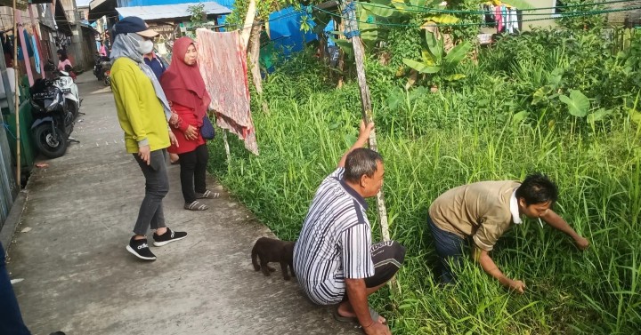 Minggu, 19 Mei 2024  Peninjauan pelaksanaan kegiatan gotong royong yang diadakan di wilayah kelurahan karang anyar di RT 17, 9, 24, 25 & 28 kel. Karang anyar