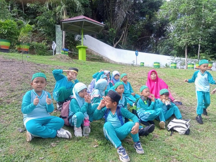 Jumat, 24 Mei 2024 Kunjungan dari TK Islam Al Muhajirin  ke taman lalu lintas Kelurahan Karang Anyar