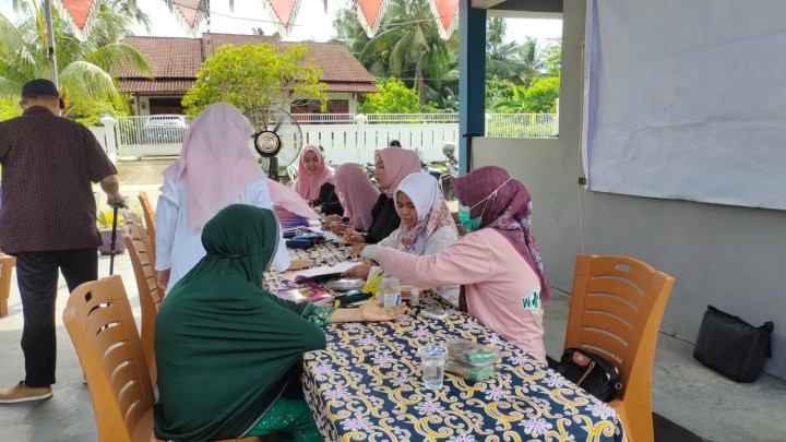 Sabtu, 25 Mei 2024 Pelaksanaan kegiatan rutin Posyandu Lansia Rawa Indah yang kemudian dilanjutkan dengan pelatihan pembuatan eco enzime di RT 02 yang di hadiri Kasi Ekobang dan Lingkungan Hidup & staf Kelurahan