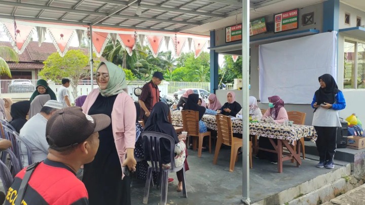 Sabtu, 25 Mei 2024 Pelaksanaan kegiatan rutin Posyandu Lansia Rawa Indah yang kemudian dilanjutkan dengan pelatihan pembuatan eco enzime di RT 02 yang di hadiri Kasi Ekobang dan Lingkungan Hidup & staf Kelurahan