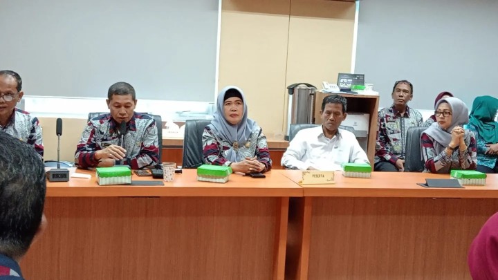Kamis, 30 Mei 2024, Lurah melakukan presentasi pada kegiatan Lomba Kelutrahan tahun 2024 yang berlangsung di ula rapat Kantor Inspektorat Kota Samarinda. Turut hadir dan mendampingi  Camat Sungai Kunjang, Seklur, Kasie Ekobang, Staf, Ketua LPM, Ketua PKK dan anggota PKK Kel.Karang Anyar