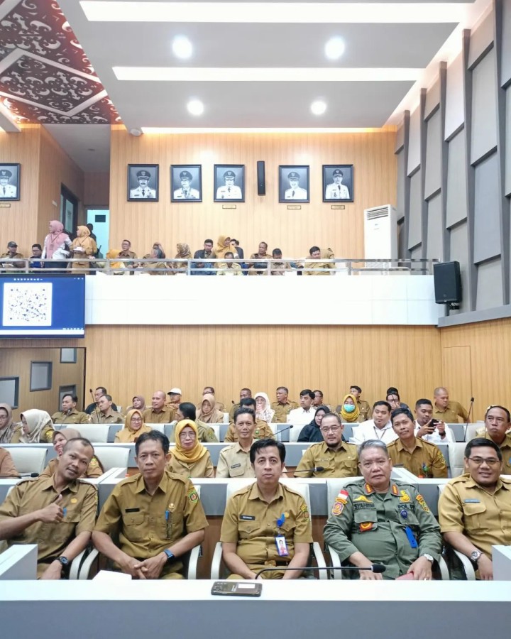 Senin, 03 Juni 2024 Rapat Koordinasi Evaluasi Layanan Informasi Publik "Menuju Indonesia Emas : Transformasi Layanan Informasi Publik Digital dalam Mendukung IKN", Pelaksana Diskominfo, tempat Ruang Mangkupelas Lt. II Balaikota Samarinda yang diikuti Sekretaris Kelurahan
