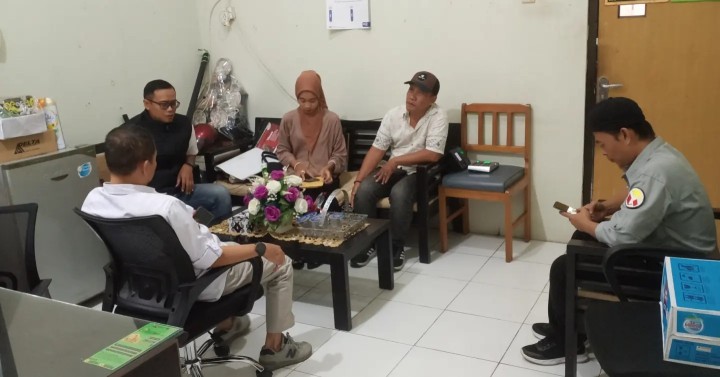 Rabu, 05 Juni 2024 Kunjungan Panwascam Sungai Kunjang dalam rangka bersilaturahmi ke kelurahan karang anyar yang disambut langsung Lurah Karang Anyar