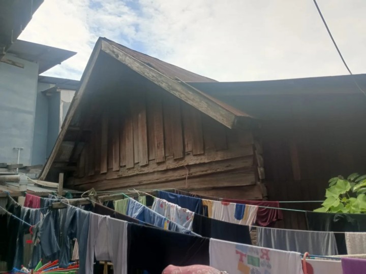 Rabu, 05 Juni 2024 Pendataan rumah warga yang berada di pinggir sungai yang terletak di wilayah RT 17,23,24,25,31,33 dan 34 oleh Kasi Ekobang dan LH beserta staf Kelurahan Karang Anyar