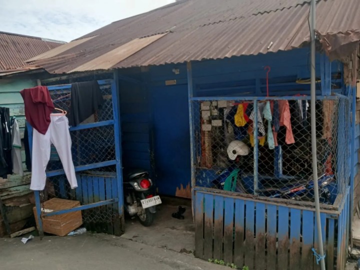Rabu, 05 Juni 2024 Pendataan rumah warga yang berada di pinggir sungai yang terletak di wilayah RT 17,23,24,25,31,33 dan 34 oleh Kasi Ekobang dan LH beserta staf Kelurahan Karang Anyar